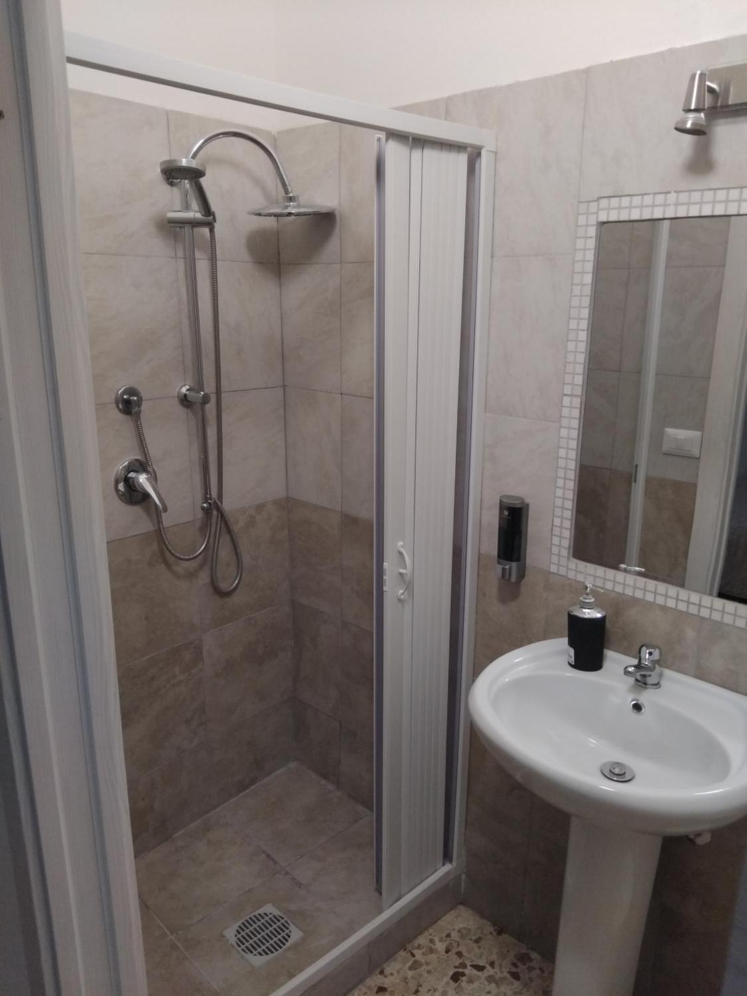 Catania Airport Room Bagno Privato In Camera Dış mekan fotoğraf